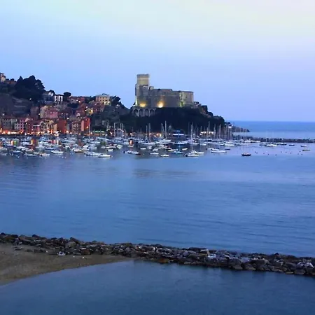 In Piazzetta Da Vasco Lerici