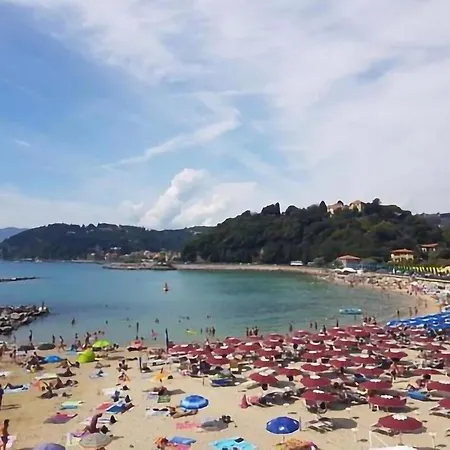 In Piazzetta Da Vasco Lerici