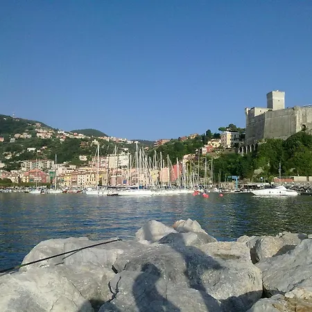In Piazzetta Da Vasco Lerici