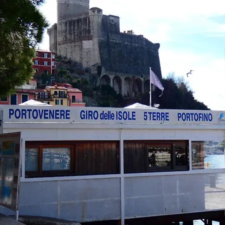 In Piazzetta Da Vasco Lerici
